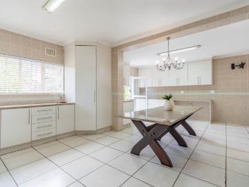 4 Bedroom House For Sale in Hillcrest Park