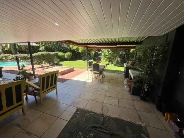 4 Bedroom House For Sale in Hillcrest