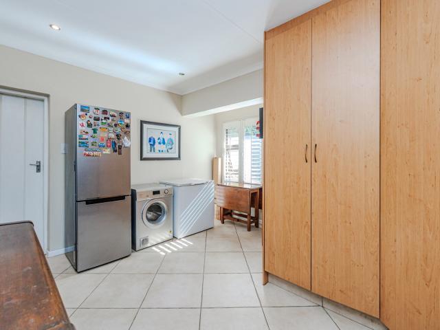 4 Bedroom House For Sale in Hurlingham Manor
