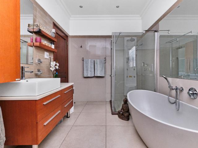 4 Bedroom House For Sale in Hyde Park