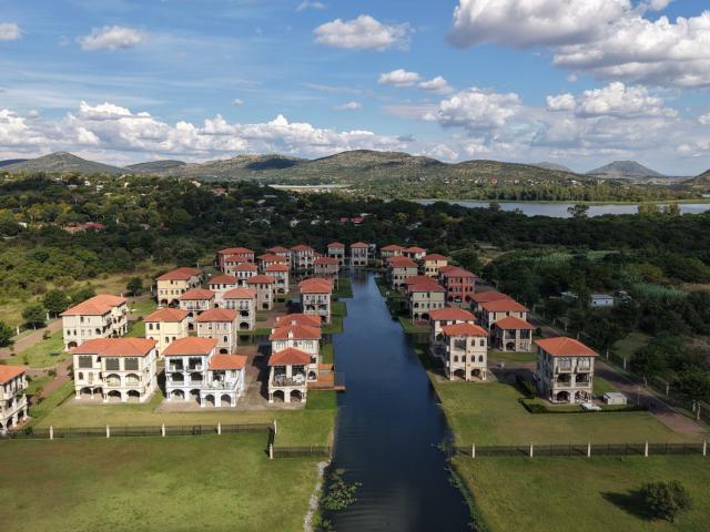4 Bedroom House For Sale in Ifafi