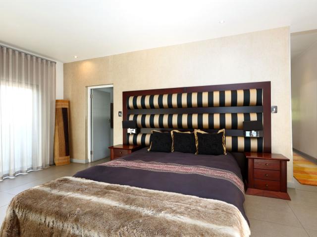 4 Bedroom House For Sale in Illovo