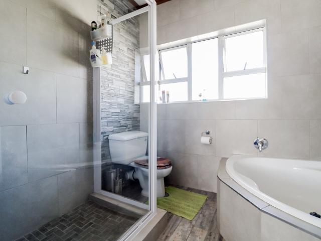 4 Bedroom House For Sale in Irene Park