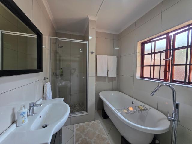 4 Bedroom House For Sale in Oak Park