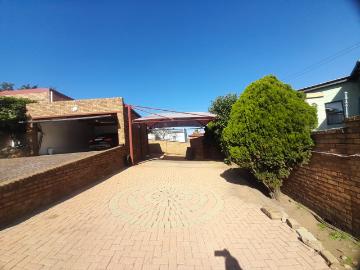 4 Bedroom House For Sale in Oakdene