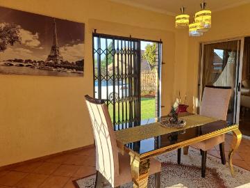 4 Bedroom House For Sale in Oberholzer