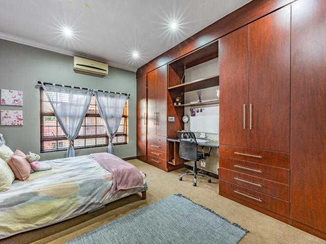 4 Bedroom House For Sale in Olympus AH
