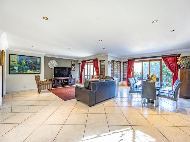 4 Bedroom House For Sale in Olympus AH