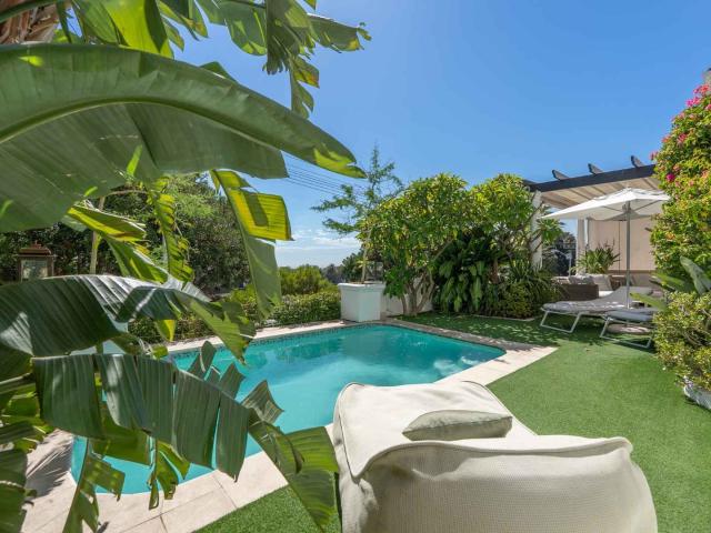 4 Bedroom House For Sale in Oranjezicht