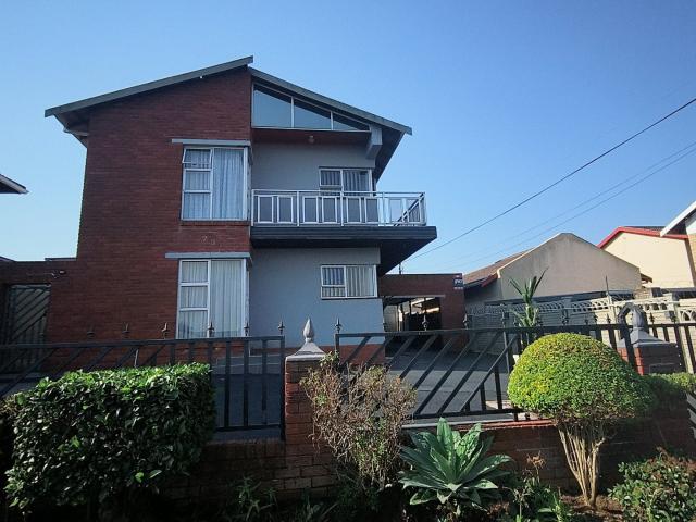4 Bedroom House For Sale in Orient Heights
