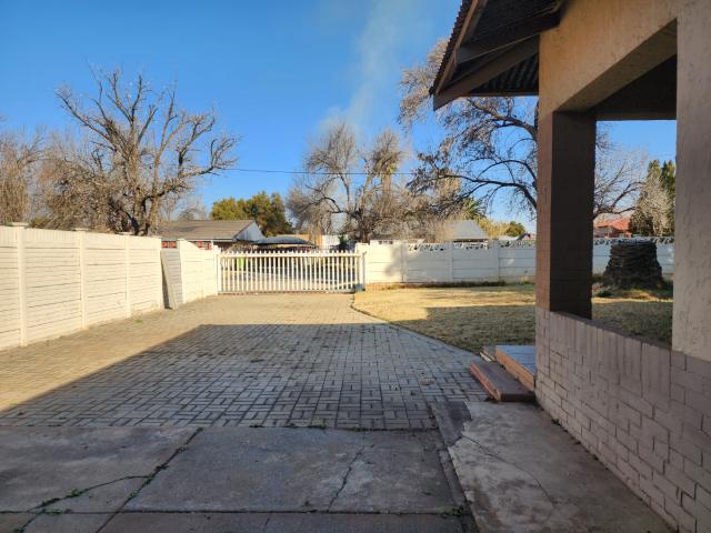 4 Bedroom House For Sale in Oudorp
