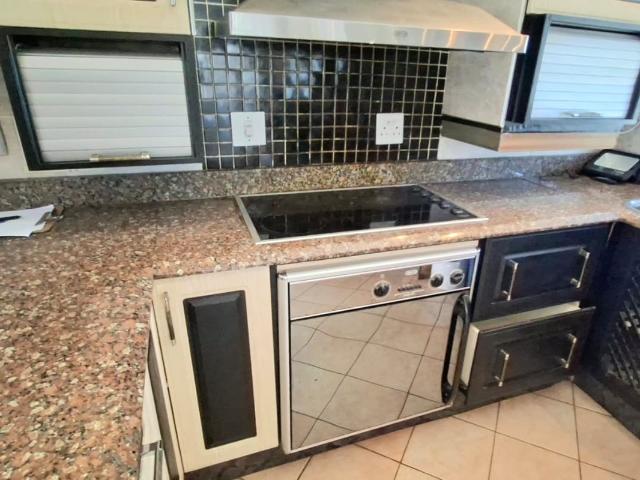 4 Bedroom House For Sale in Lotus Park