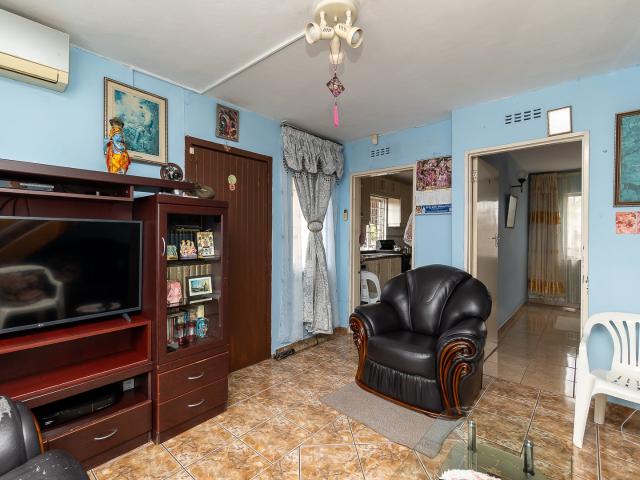 4 Bedroom House For Sale in Lotus Park