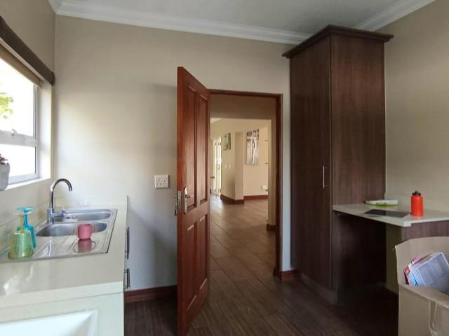 4 Bedroom House For Sale in Louwlardia