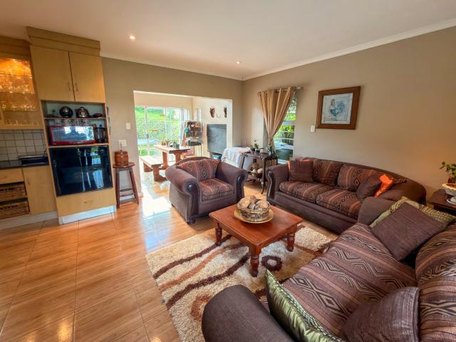 4 Bedroom House For Sale in Lovemore Heights
