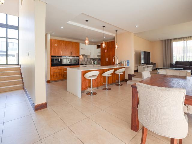 4 Bedroom House For Sale in Lombardy Estate