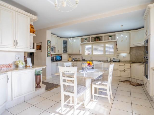 4 Bedroom House For Sale in La Lucia