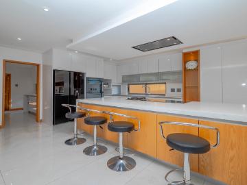 4 Bedroom House For Sale in La Mercy