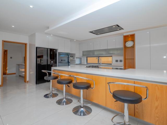 4 Bedroom House For Sale in La Mercy
