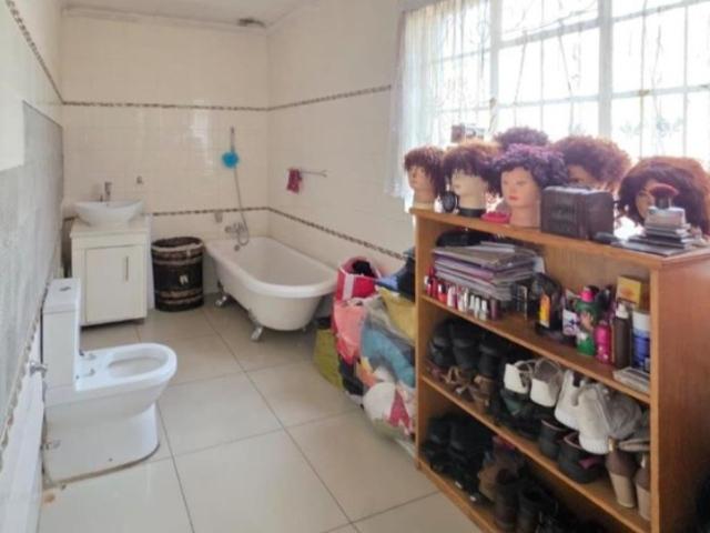 4 Bedroom House For Sale in La Rochelle