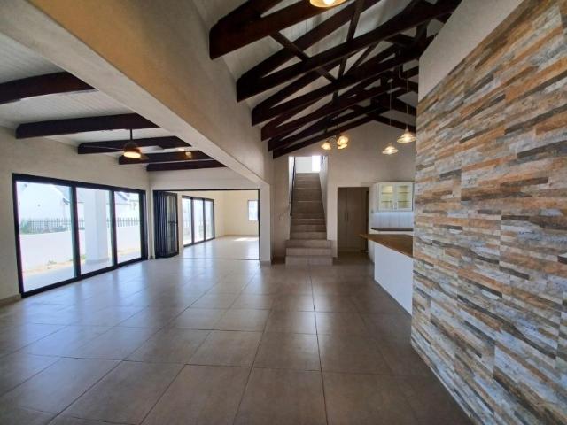 4 Bedroom House For Sale in Laaiplek
