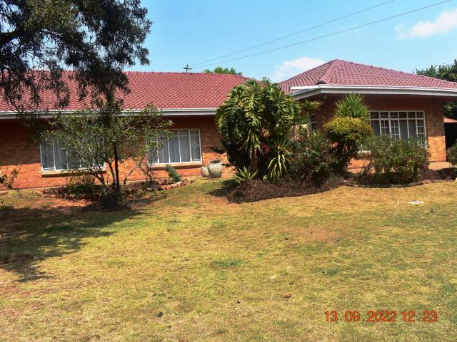 4 Bedroom House For Sale in Lambton
