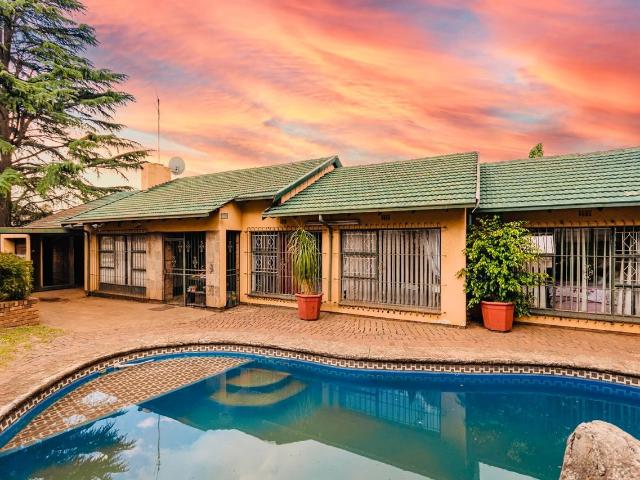 4 Bedroom House For Sale in Lambton