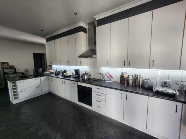 4 Bedroom House For Sale in Lambton