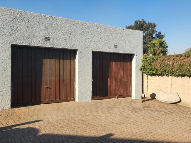 4 Bedroom House For Sale in Lambton