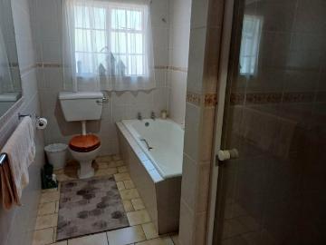 4 Bedroom House For Sale in Langenhovenpark