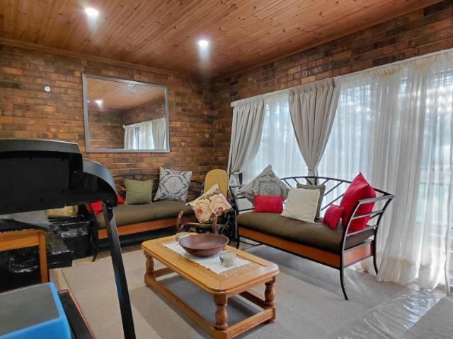 4 Bedroom House For Sale in Langenhovenpark
