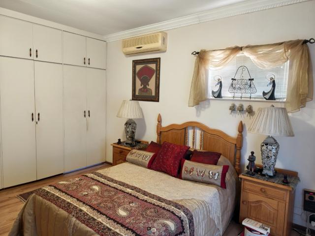 4 Bedroom House For Sale in Langerug