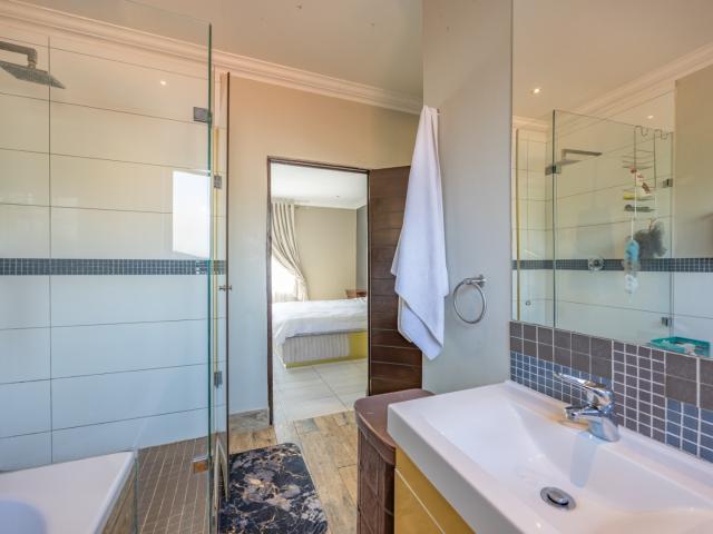 4 Bedroom House For Sale in Leeuwenhof Estate
