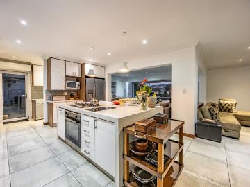 4 Bedroom House For Sale in Leisure Bay Estate
