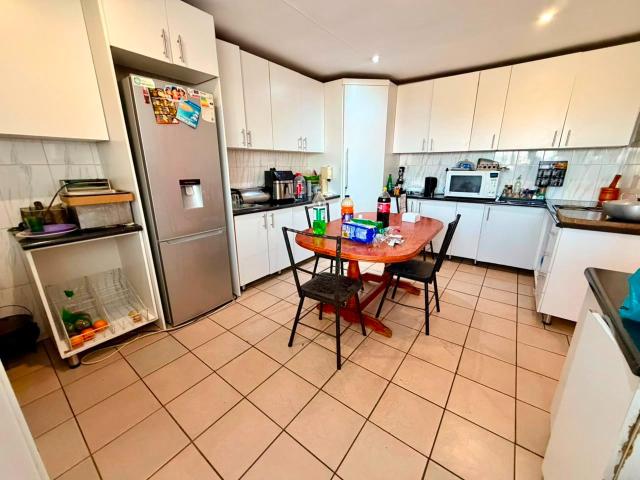 4 Bedroom House For Sale in Lenasia South