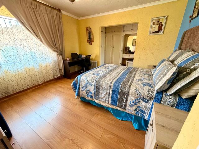 4 Bedroom House For Sale in Lenasia South