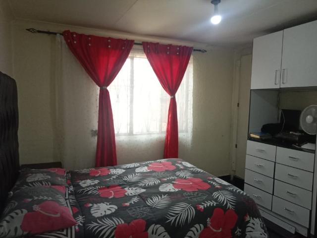 4 Bedroom House For Sale in Lenasia South