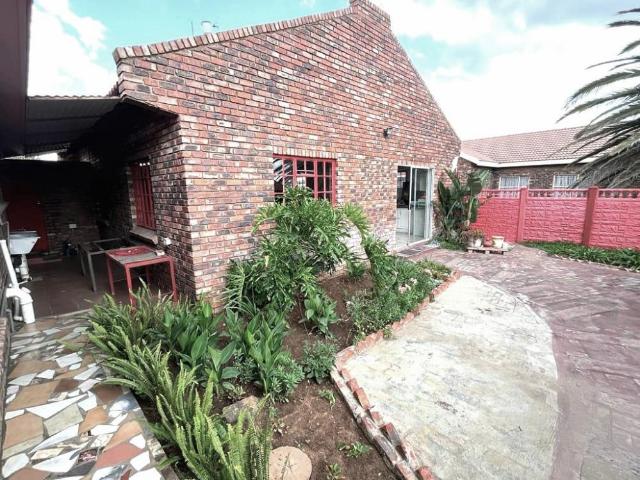 4 Bedroom House For Sale in Lichtenburg