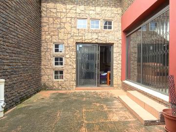 4 Bedroom House For Sale in Lindhaven