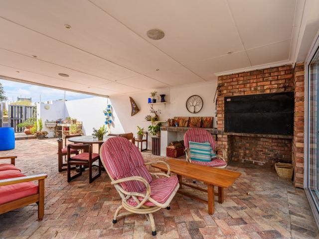 4 Bedroom House For Sale in Linkside