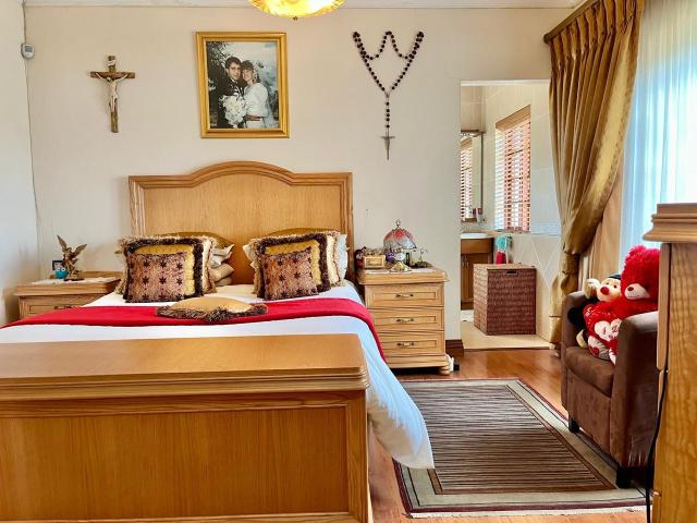 4 Bedroom House For Sale in Linmeyer