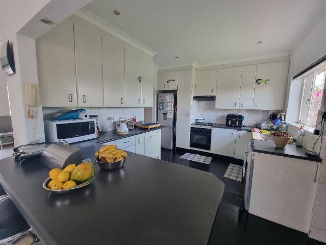 4 Bedroom House For Sale in Linmeyer