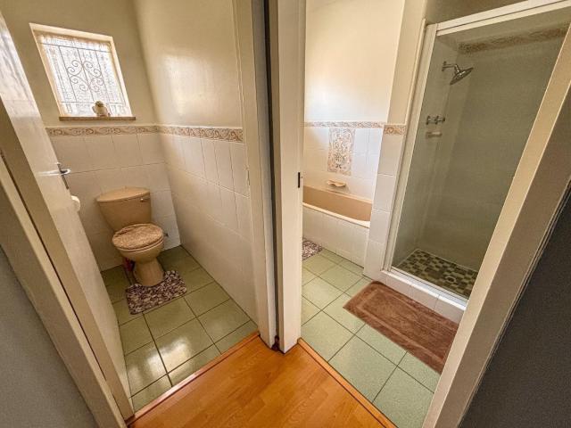 4 Bedroom House For Sale in Linmeyer