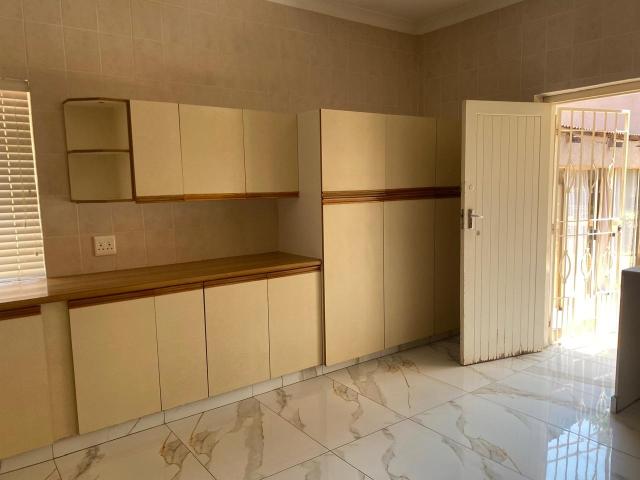 4 Bedroom House For Sale in Linmeyer