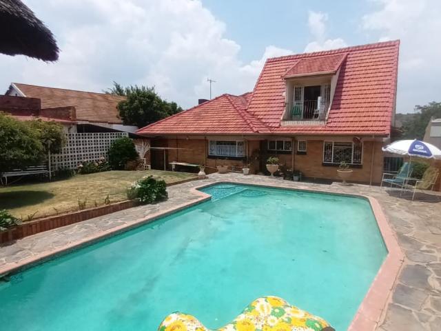 4 Bedroom House For Sale in Linmeyer