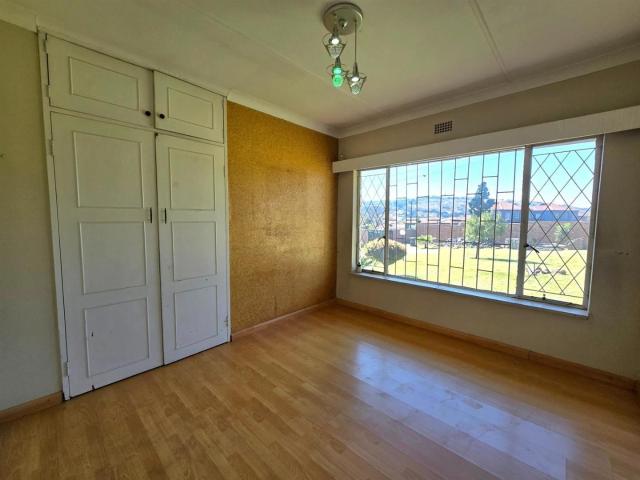 4 Bedroom House For Sale in Linmeyer