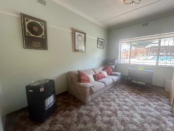 4 Bedroom House For Sale in Linmeyer