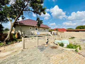 4 Bedroom House For Sale in Linmeyer