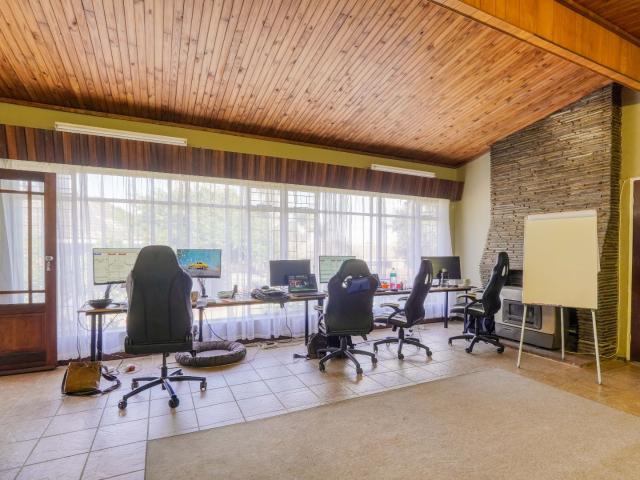 4 Bedroom House For Sale in Lyttelton Manor