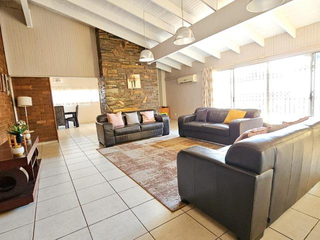 4 Bedroom House For Sale in Lynnwood Glen